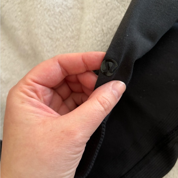 Lululemon black cropped leggings (vintage), size 8 - Picture 3 of 3